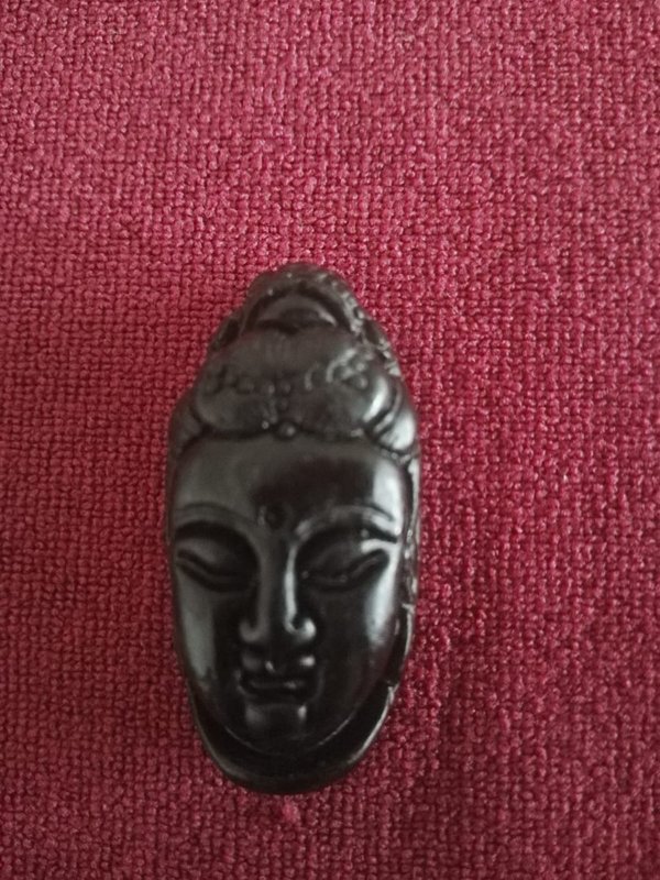 Thai-Buddha Kopf aus grün-schwarzer Jade
